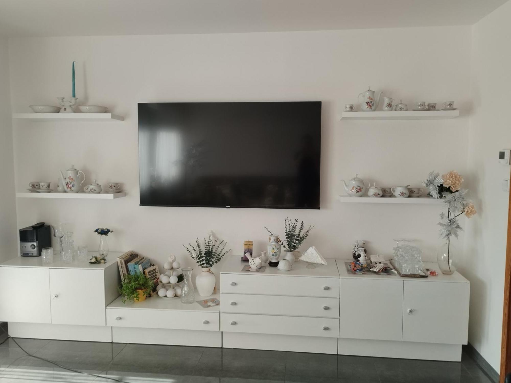 乌比托瓦尼伊连娜度假屋 贝内绍夫 外观 照片
